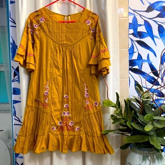 Women’s  Gold Colored FREE PEOPLE Embroidered Pavlo Babydoll Dress Size Small - Picture 2 of 10